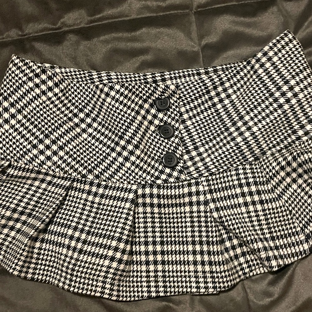 mini skirt (white & black )